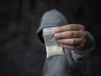 Un polițist ar fi consumat cocaină înainte să intre la serviciu. Aparatul Drugtest l-a depistat pozitiv
