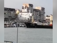 Incident naval pe Dunăre: un cargo s-a izbit de un ponton. VIDEO