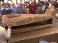 Egiptul anunţă descoperirea a 59 de sarcofage intacte. Unul a fost deschis în fața presei. Ce era înauntru