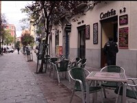 Barurile şi cafenelele din Paris se închid 2 săptămâni. Mai multe țări introduc noi restricții