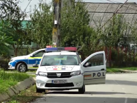Un bărbat din județul Caraș-Severin, cercetat pentru tentativă de omor. A aruncat cu benzină peste o femeie, dându-i foc