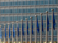 Gafă de proporții a UE: birocrații nu au cenzurat bine informațiile confidențiale din contractul cu AstraZeneca