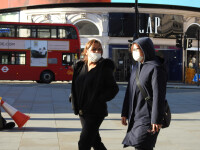 Londra trece la nivelul de alertă „ridicat”, iar socializarea va fi interzisă