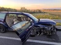 Trei mașini s-au ciocnit violent în Caransebeș. Mai multe persoane au ajuns la spital