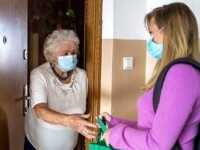 Tot mai multe badante pleacă din Italia, pentru că refuză vaccinarea. Sunt cam un milion de românce care îngrijesc bătrâni