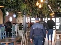 Ce a pățit o femeie din Constanța, după ce a prezentat certificatul de vaccinare al altcuiva într-o cafenea