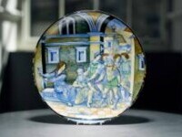 O farfurie extrem de rară, găsită din întâmplare într-un sertar, a fost vândută cu o sumă enormă. Cine a realizat-o