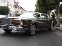 Pasionații de mașini vechi și-au dat întalnire în centrul orașului Târgu Mureș. 60 de automobile retro au făcut senzație