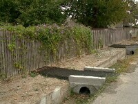 Sute de mii de euro băgați în podețe care duc spre nicăieri sau poduri prea înalte pentru a fi folosite