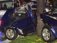 Accident în București cu un șofer de doar 18 ani. Mașina s-a rupt în două, în urma impactului