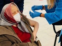 O femeie de 105 ani a mers să se vaccineze cu doza 3: 