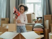 (P) De ce iubesc copiii armele de jucărie? Ar trebui să ne îngrijoreze asta?