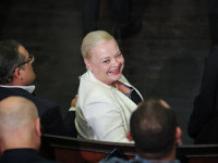 Deputatul PSD Rodica Nassar a mers în Parlament purtând la gât medalion antiCovid. FOTO