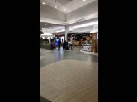 Tineri care refuzau să poarte mască, luați de bătaie de bodyguarzii unui mall din Cluj după i-au amenințat că-i înjunghie