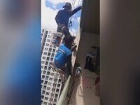 Doi muncitori au rămas suspendați pe un zgârie-nori după ce o femeie le-a tăiat frânghia. Ce a deranjat-o pe locatară