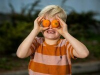 copil portocale piele galbena - 11