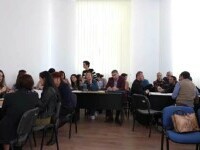 Profesorii care învață metodele moderne de predare, în satele din Moldova. Cel mai important e să fii atent la emoții