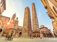 Turnul înclinat din Bologna a fost închis temporar