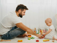 (P) Ce jucării sunt recomandate bebelușilor în funcție de vârstă