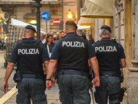 Un român din Italia, arestat de poliție după ce a aruncat o comoară la gunoi. Polițiștii au recuperat 123.000 de euro