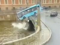 Autobuz cazut in rau