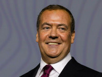 Medvedev ironizează declarațiile lui Trump despre submarinele trimise lângă Rusia: „O pisică neagră într-o cameră întunecată”