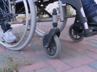 persoane dizabilitati carucior