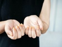 Dieta extremă care duce la îngălbenirea unghiilor și putrezirea dinților. O adeptă de 27 de ani, găsită moartă într-un hotel