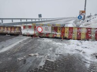 S-a închis Transalpina. Circulația a fost oprită din cauza ninsorilor abundente. Este cod roșu și zăpadă de 50 cm | FOTO