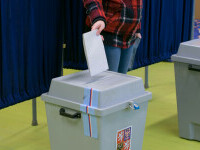 Cehii sunt chemaţi la urne pentru alegeri legislative care ar putea aduce la putere un nou guvern anti-UE