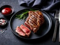 Consumul de carne roșie crește riscul de mortalitate. O alimentație echilibrată poate reduce semnificativ bolile cronice