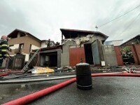 Incendiu uriaș în Capitală. Pompierii intervin cu 12 autospeciale pentru a stinge flăcările. Se lucreză la lichidare. FOTO