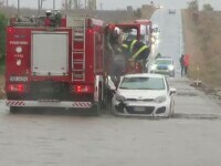 Ciclonul Barbara a făcut pagube în sudul țării. Drumuri rupte, mașini luate de ape, oameni evacuați din calea inundațiilor