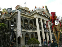 O femeie care a vizitat Disneyland a murit după ce a intrat în „conacul bântuit”. Cauza decesului nu a fost dezvăluită