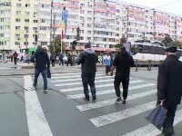 Jumătate dintre români termină toți banii la final de lună. Mulți ajung victime ale fraudelor financiare