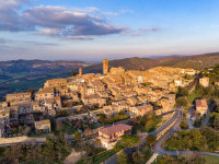 Un sat din Toscana oferă până la 20.000 de euro celor care se mută acolo. Și chiriașii primesc bani