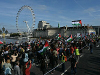 Proteste la Londra. Zeci de mii de oameni cer ”o pace justă