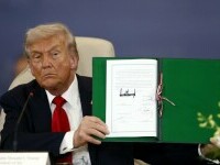 Ce scrie pe acordul istoric semnat de Trump pentru pacea din Orientul Mijlociu: „O zi incredibilă pentru lume” | FOTO