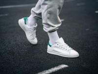 Polițiștii din Constanța i-au făcut un control corporal unui bărbat care părea suspect. Ce au găsit în șosetele lui