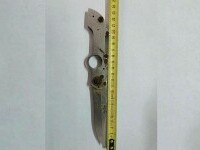 Tânăr care avea la el un cuţit de 25 de centimetri, prins de jandarmi în Gara Drobeta-Turnu Severin. Ce le-a atras atenţia