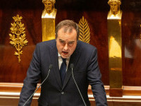 Criza politică din Franța, detensionată pentru moment. Premierul a suspendat reforma pensiilor până în 2027.