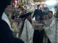 Moaștele Sfintei Parascheva au fost reîntoarse în catedrală. Preoții au decis ca aceasta să rămână deschisă și noaptea