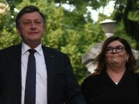 Motivul pentru care soția lui Crin Antonescu a primit Ordinul de Merit al Ucrainei. Cum l-a ajutat pe Volodimir Zelenski