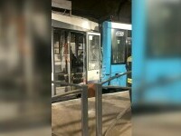 Accident între un tramvai şi un autobuz, în Pasajul Victoriei din Capitală. Mai mulți pasageri au fost transportați la spital