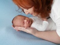 (P) După 9 ani de tratamente, Mihaela a devenit mamă cu ajutorul echipei care a identificat cauza reală a infertilității