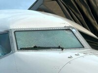 avion lovit de un obiect