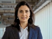 prezentatoare AI anglia