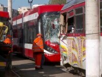 Un tramvai a pornit singur din depou la Arad, a lovit două mașini și a intrat într-un alt tramvai cu pasageri. Sunt 7 răniți