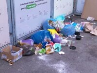 „Orașul gunoaielor” din România. Se formează grămezi de deșeuri lângă insulele ecologice care au înlocuit pubelele