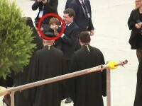 VIDEO. Fiul lui Nicușor Dan, Antim, le-a făcut poze preoților la slujba de sfințire a picturii Catedralei Naționale